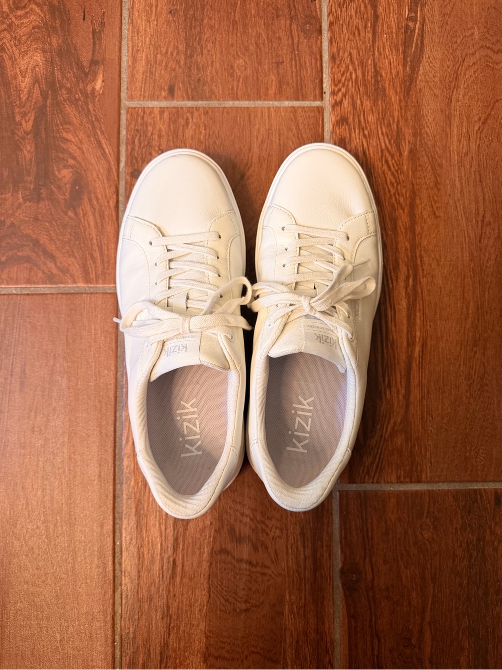 White Leather Women’s Sneakers - VEGAS 2 Low-Top Size 9 Wide - Picture 2 of 9